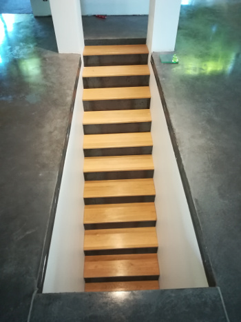 HABILLAGE ESCALIER EN CHENE