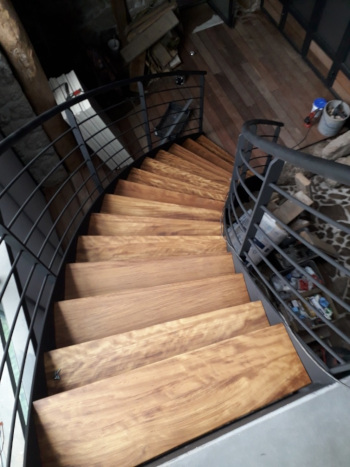 escalier marches iroko massif